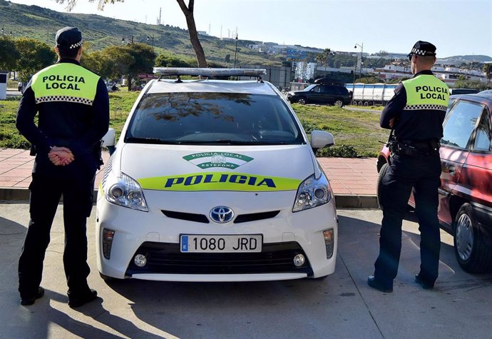 Málaga.- La Policía Local de Estepona inicia la campaña navideña de control de tráfico y alcoholemia 