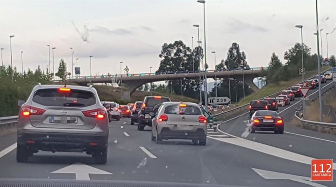Retenciones en la A-8 en Torrelavega