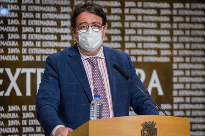El consejero de Sanidad, José María Vergeles, en rueda de prensa en mérida