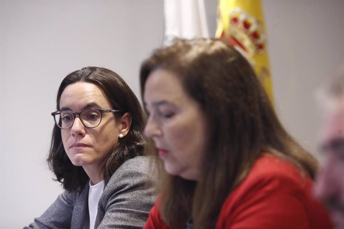 La abogada de la Asociación Víctimas del Terrorismo (AVT) Carmen Ladrón de Guevara (izquierda) y la presidenta de la AVT, Maite Araluce, en una rueda de prensa 