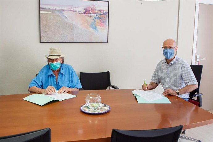 El presidente de la Federación 'Gaz Kaló', José Jiménez, y el director general de Derechos Sociales, Andrés Carbonero