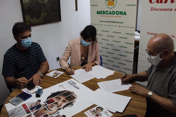 Firma del convenio entre Mercadona y Cáritas Diocesana de Jaén.