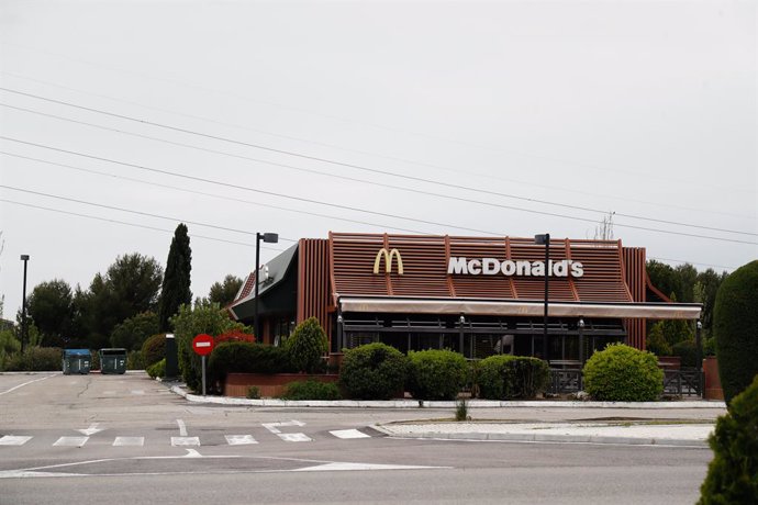 Economía.- McDonald's demanda a su ex consejero delegado Easterbrook para que de