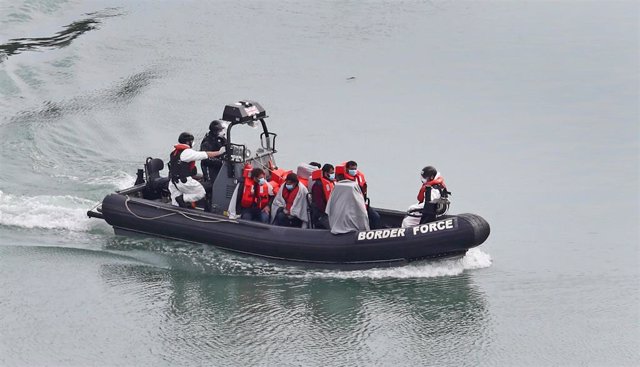 Migrantes interceptados en el Canal de la Mancha.