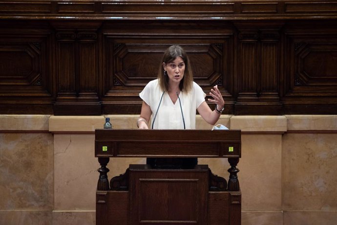 La presidenta de Catalunya en Comú Podem en el Parlament, Jéssica Albiach, durant la seva intervenció en un ple extraordinari en el Parlament de Catalunya per debatre sobre "la situació política creada per la crisi de la monarquia espanyola" després de 