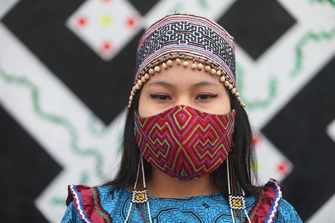 Una mujer perteneciente a la comunidad indígena Shipibo-Conibo.