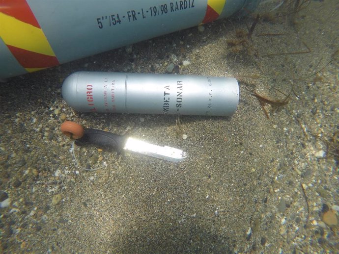 Bombeta sonar hallada en una playa de Roquetas de Mar (Almería)