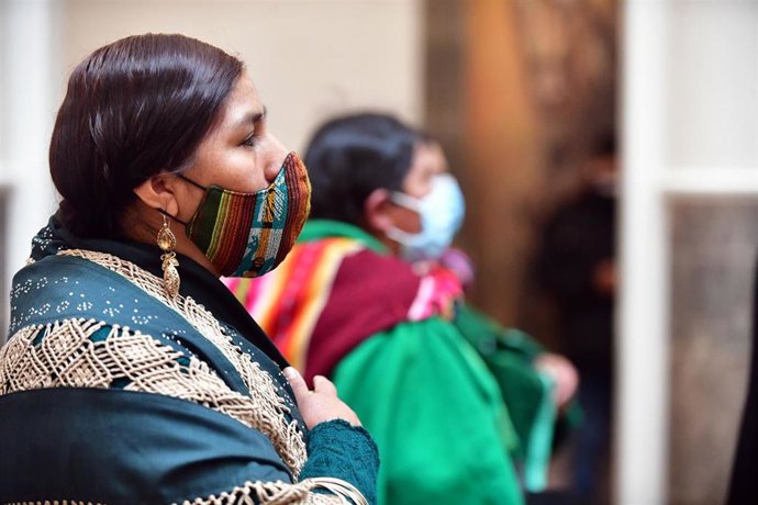 Mujeres con mascarilla en La Paz por la pandemia de coronavirus