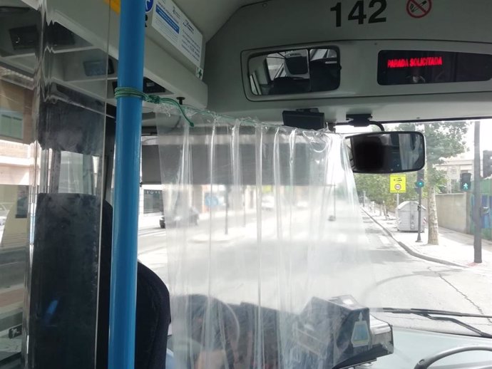 Plástico en un autobús urbano de Salamanca
