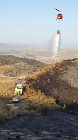 Bomberos dan por controlado el incendio declarado este lunes por la noche en la Sierra de Carrasquilla, en Lorca