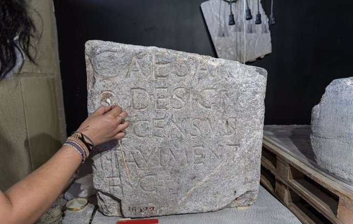 Pedestales epigráficos del Foro de la Colonia Romana llegados desde Madrid a Cartagena