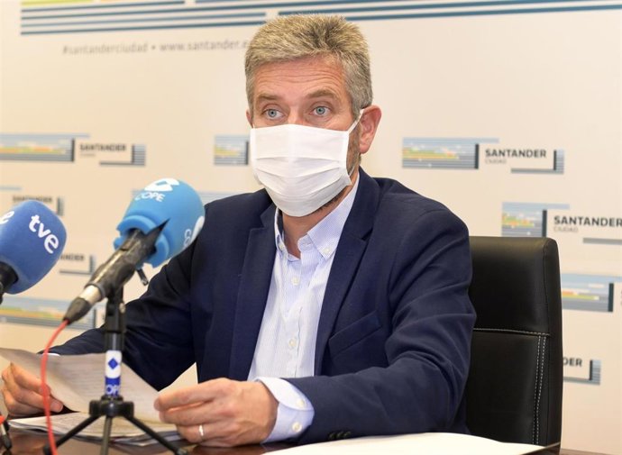 Javier Ceruti en rueda de prensa en el Ayuntamiento de Santander