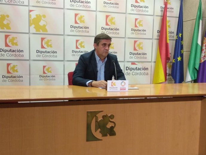El delegado de Cooperación al Desarrollo de la Diputación, Ramón Hernández, en rueda de prensa