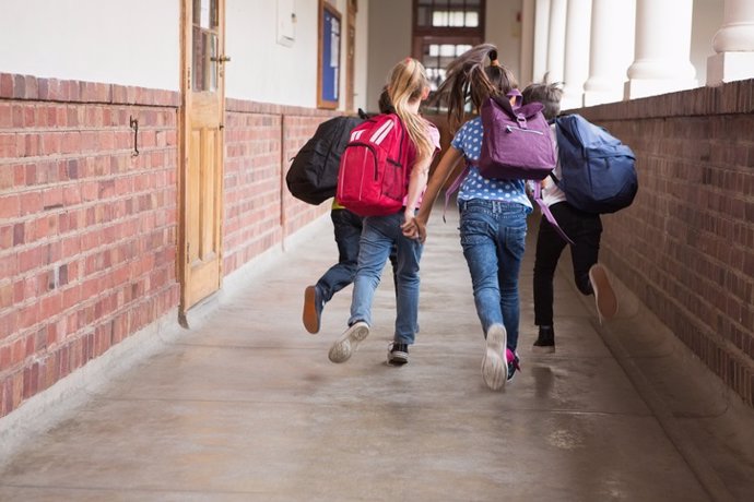 Imagen de recurso de unos niños en el colegio.