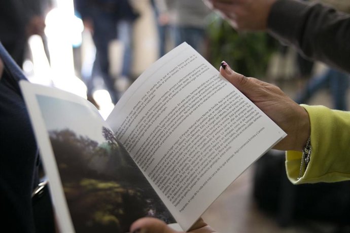 Detalle de la publicación 'Ermita y Caminos', de Diputación, sobre Sierra Morena