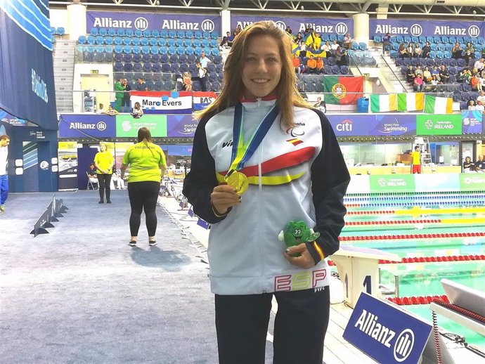 Nuria Marqués con una de sus medallas en el Europeo de 2018