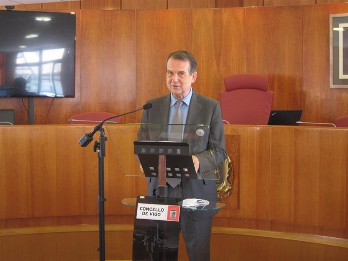 El alcalde de Vigo, Abel Caballero, durante la rueda de prensa de este lunes.