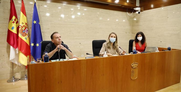 Elaborar calimocho, un 0,7% para los pueblos o rehacer la LOTAU, recetas de grup