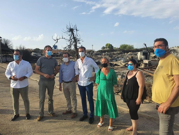 Visita del socialista Ruiz Espejo a la zona del camping incendiado en Mollina (Málaga)