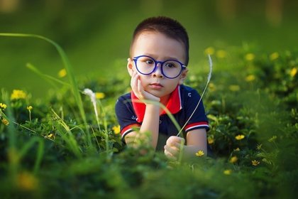 Extremo Bien educado idea Las lentes de contacto multifocales retrasan la progresión de la miopía en  los niños