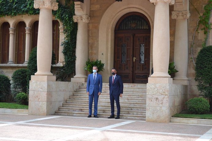 VÍDEO: Sánchez llega puntual a despacho con Felipe VI en Marivent, primer encuen