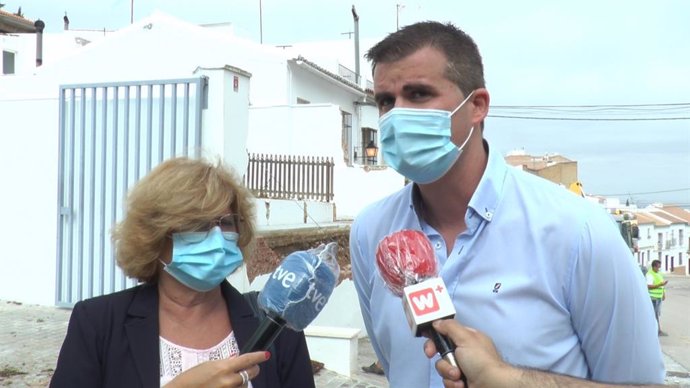 La vicepresidenta de la Diputación, Isabel Herrera, visita Estepa tras la tromba de agua y granizo