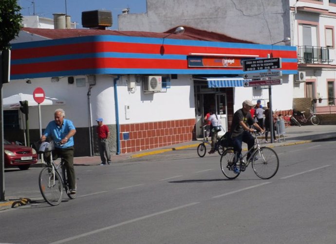 Ciclistas en La Algaba