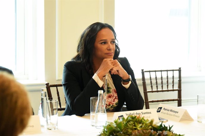 Angola.- Isabel dos Santos deja la empresa de telefonía Unitel ante las investig