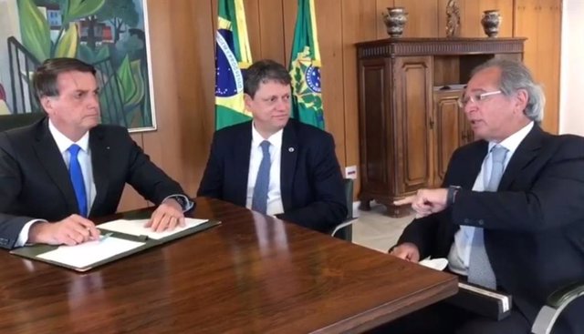 Bolsonaro defiende las privatizaciones de las empresas públicas deficitarias