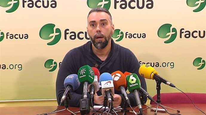 El portavoz de Facua-Consumidores en Acción, Rubén Sánchez, en una imagen de archivo.