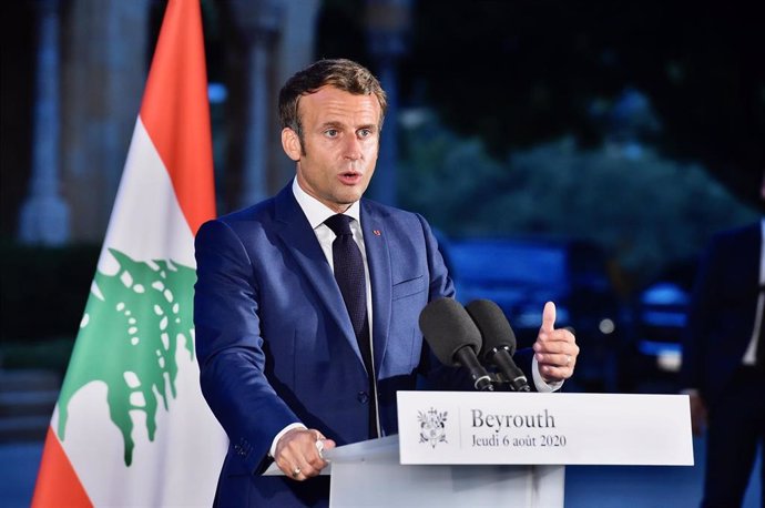 El presidente de Francia, Emmanuel Macron, durante su visita oficial a Líbano tras las explosiones en el puerto de Beirut