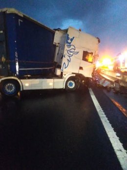 Camión accidentado en Ontón