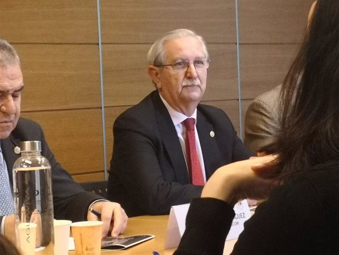 El presidente de la Organización Médica Colegial (OMC), Serafín Romero, en rueda de prensa con motivo del 100 aniversario del Consejo General de Colegios Oficiales de Médicos de España