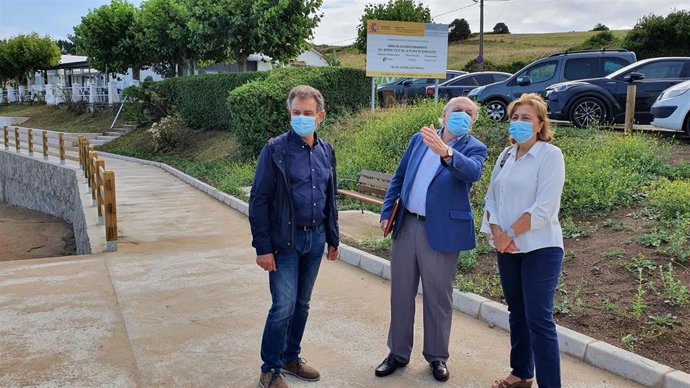 Delia Losa, a la derecha, en Bañugues (Gozón)