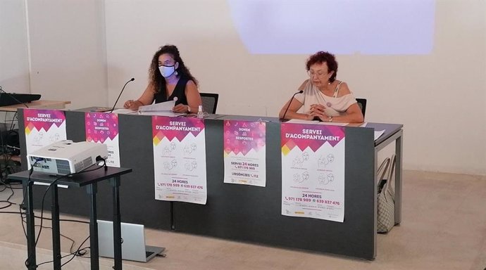 La consellera de Presidencia, Cultura e Igualdad, Pilar Costa, y la directora del IBDona, Maria Duran.