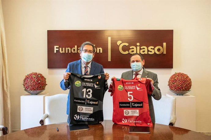 Fundación Cajasol renueva su colaboración con el Club Agrupación de Voleibol Esquimo