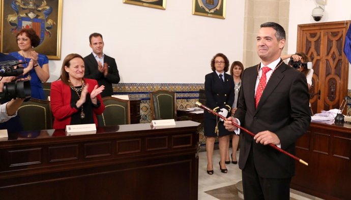 José Javier Ruiz Arana, en su investidura como alcalde de Rota