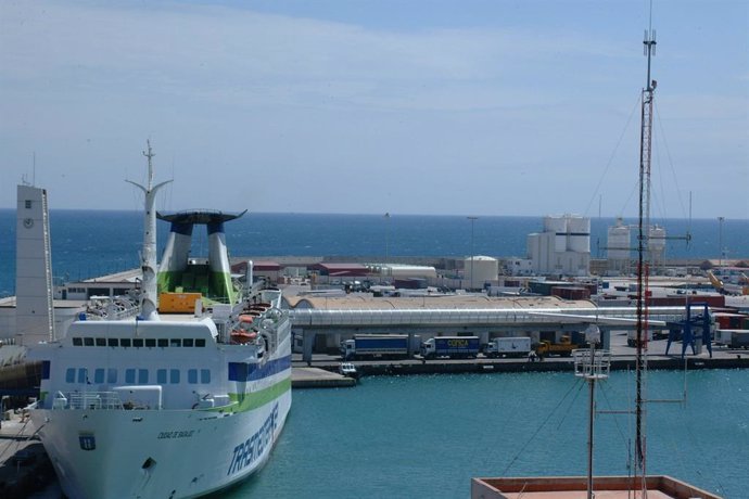 Puerto de Melilla con ferry durante el día, en una imagen de archivo
