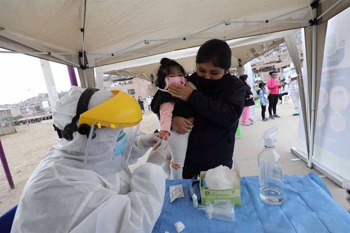 Coronavirus.- Perú actualiza sus registros y supera el medio millón de casos y l