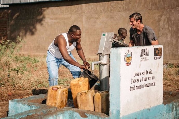 Proyecto de acceso al agua potable en países en vías de desarrollo.