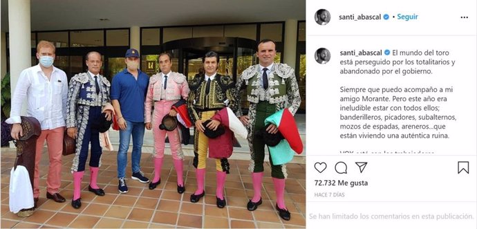 Captura de la imagen compartida por el presidente de Vox, Santiago Abascal, en Instagram junto a Morante de la Puebla