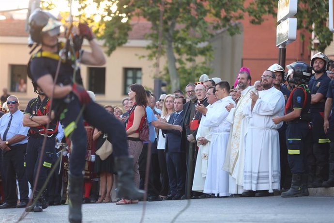 Los bomberos de Madrid cumplirán con la tradición de bajar el cuadro de la Paloma aunque la Covid impida la procesión