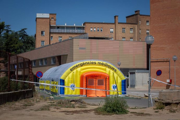 Hospital de campaña para atender a enfermos de coronavirus junto al Hospital Universitario Arnau de Vilanova de Lleida, capital de la comarca del Segri, en Lleida. Foto de archivo