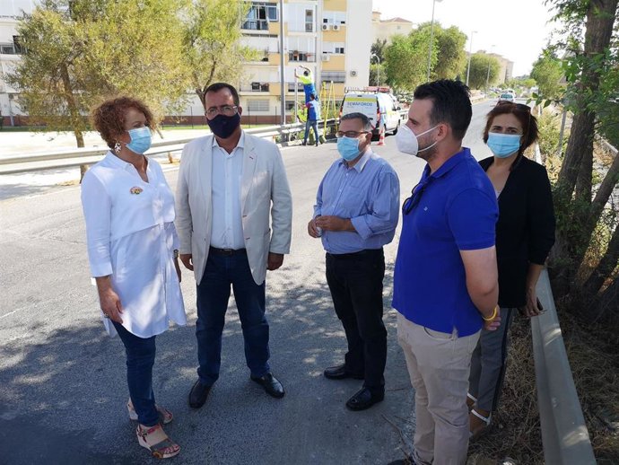 Cabrera comprueba ordenación del tráfico en el puente de Alcosa