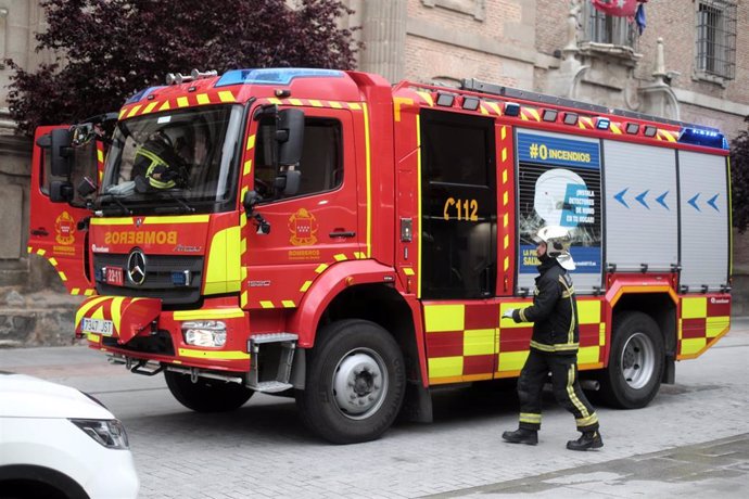 Imagen de recurso de un bombero de la Comunidad de Madrid.