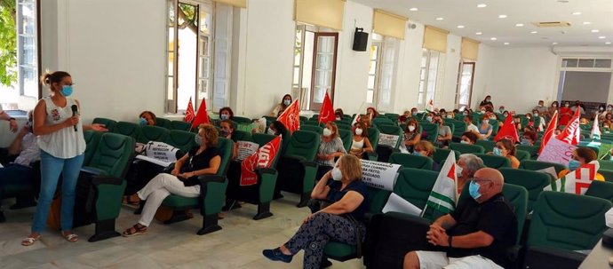 Asamblea contra el cierre del Centro Guadalmedina de la Diputación y el traslado de los pacientes