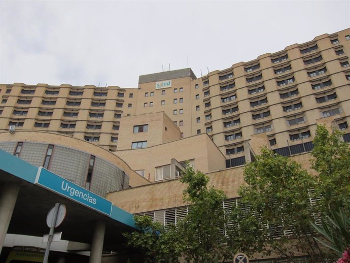 Hospital Clínico de Zaragoza, en la zona de acceso por el Servicio de Urgencias.