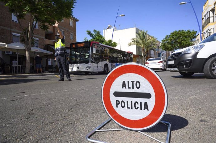 Control policial para vigilar que se cumplan las normas sobre el Covid