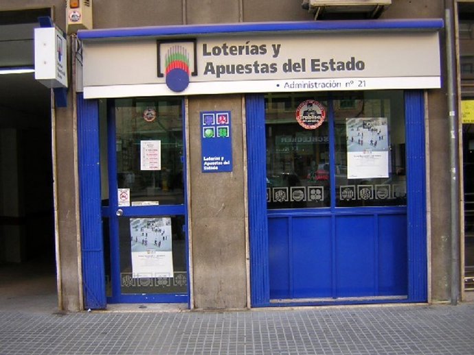 Administración de Lotería m21 de Palma, en la calle Aragón, donde se ha vendido el número premiado.