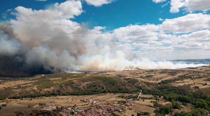 Incendio forestal en Lober de Aliste (Zamora).